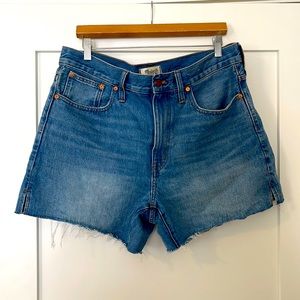 Madewell relaxed mid-length denim short. Size 30. 5” inseam